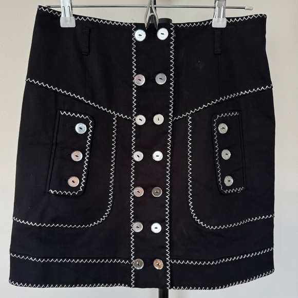 Per Se Black Mini Skirt White‎ Zigzag Stitching Double Button Detail Size 4